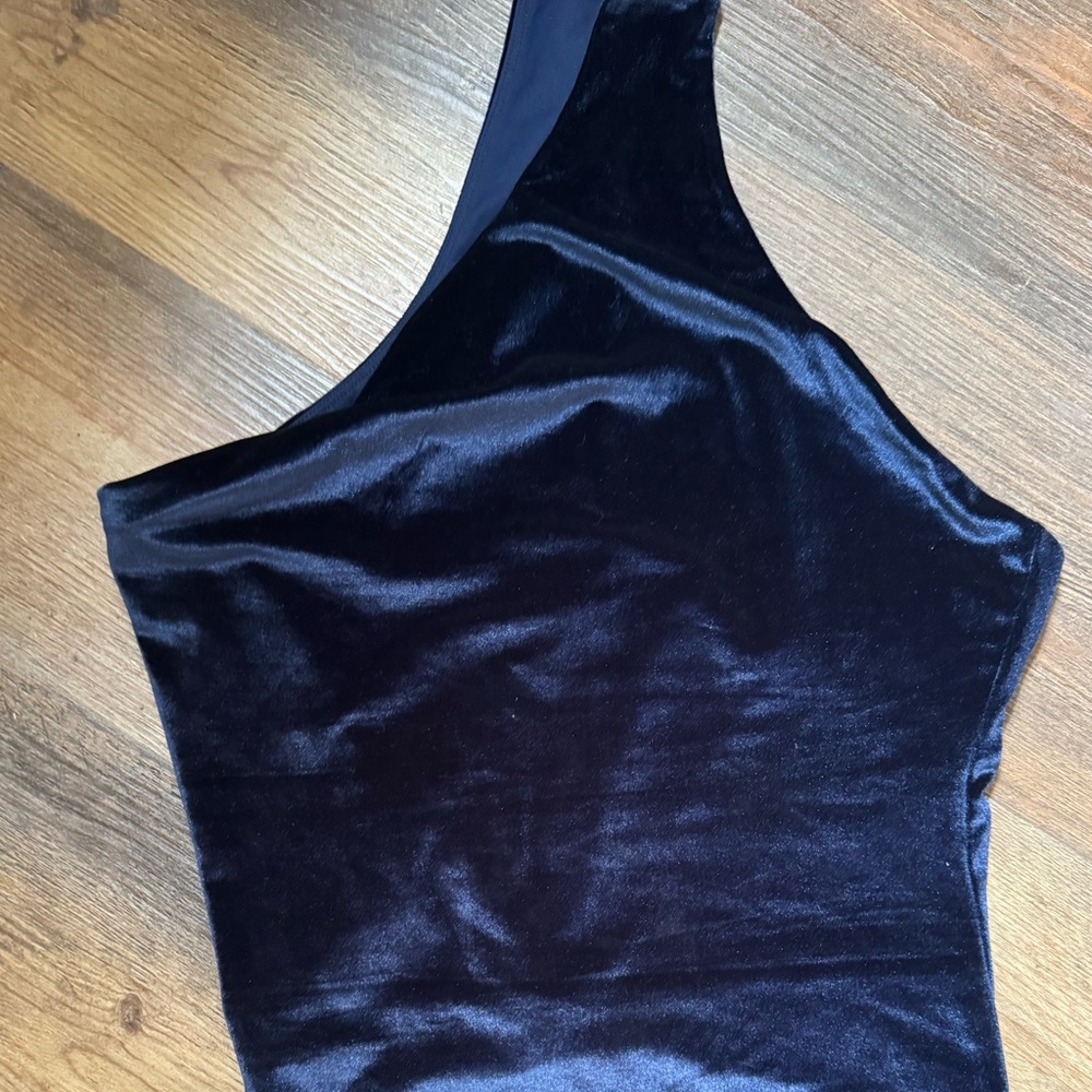 Women’s XL NWT Fabletics Gigi Velour Suit One Shoulder Blue